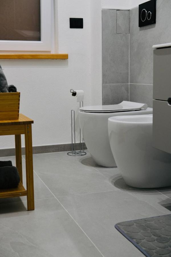 Design Moderno In Centro - Lainate- Rho Fiera Apartment Luaran gambar