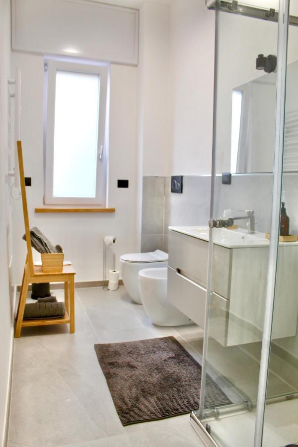 Design Moderno In Centro - Lainate- Rho Fiera Apartment Luaran gambar